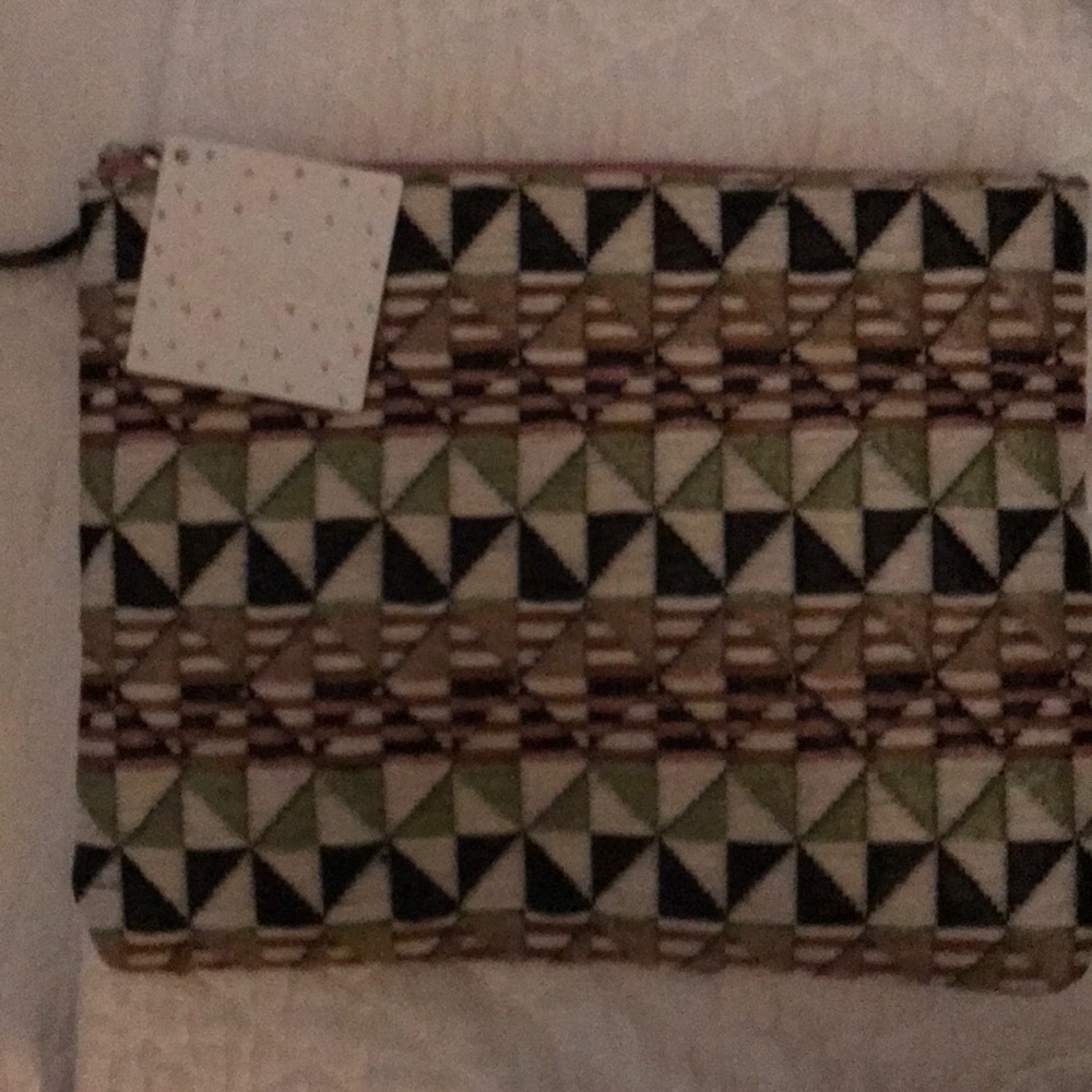 Mutlicolored raffia clutch
